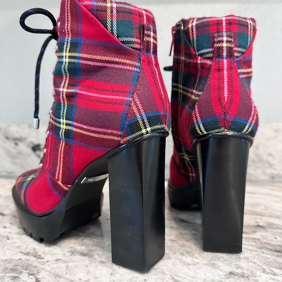 Gianni Bini Ambelynn Plaid Heeled Hiker Lug Sole Combat Booties Size 6 - Picture 6 of 12